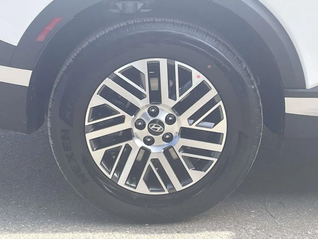 New 2026 White Hyundai SEL Premium image 7