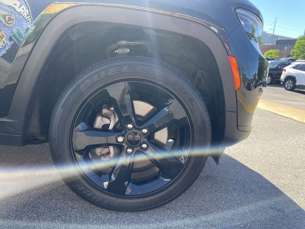 Used 2023 Black Jeep Altitude image 11