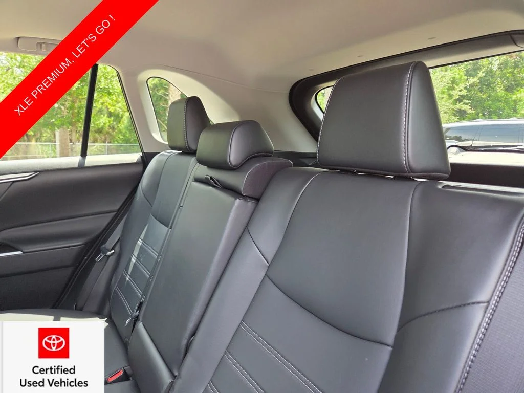 Certified Used 2023  Toyota XLE Premium image 21