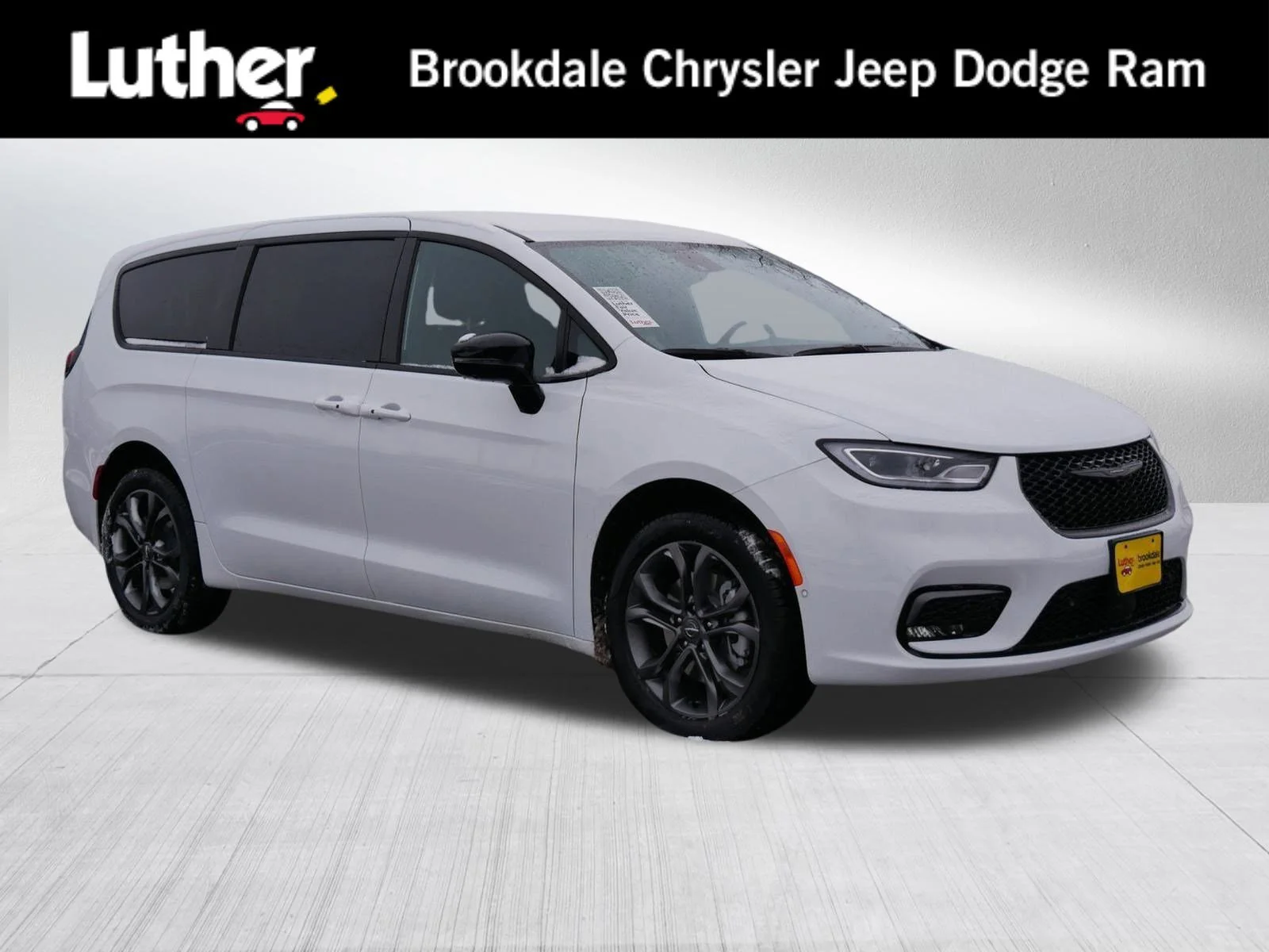 2026 Chrysler Pacifica Select AWD's photo