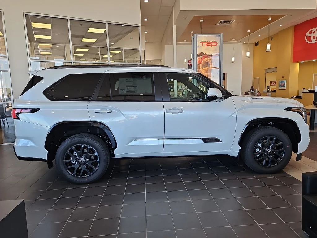 New 2026 Wind Chill Pear Toyota Platinum image 3