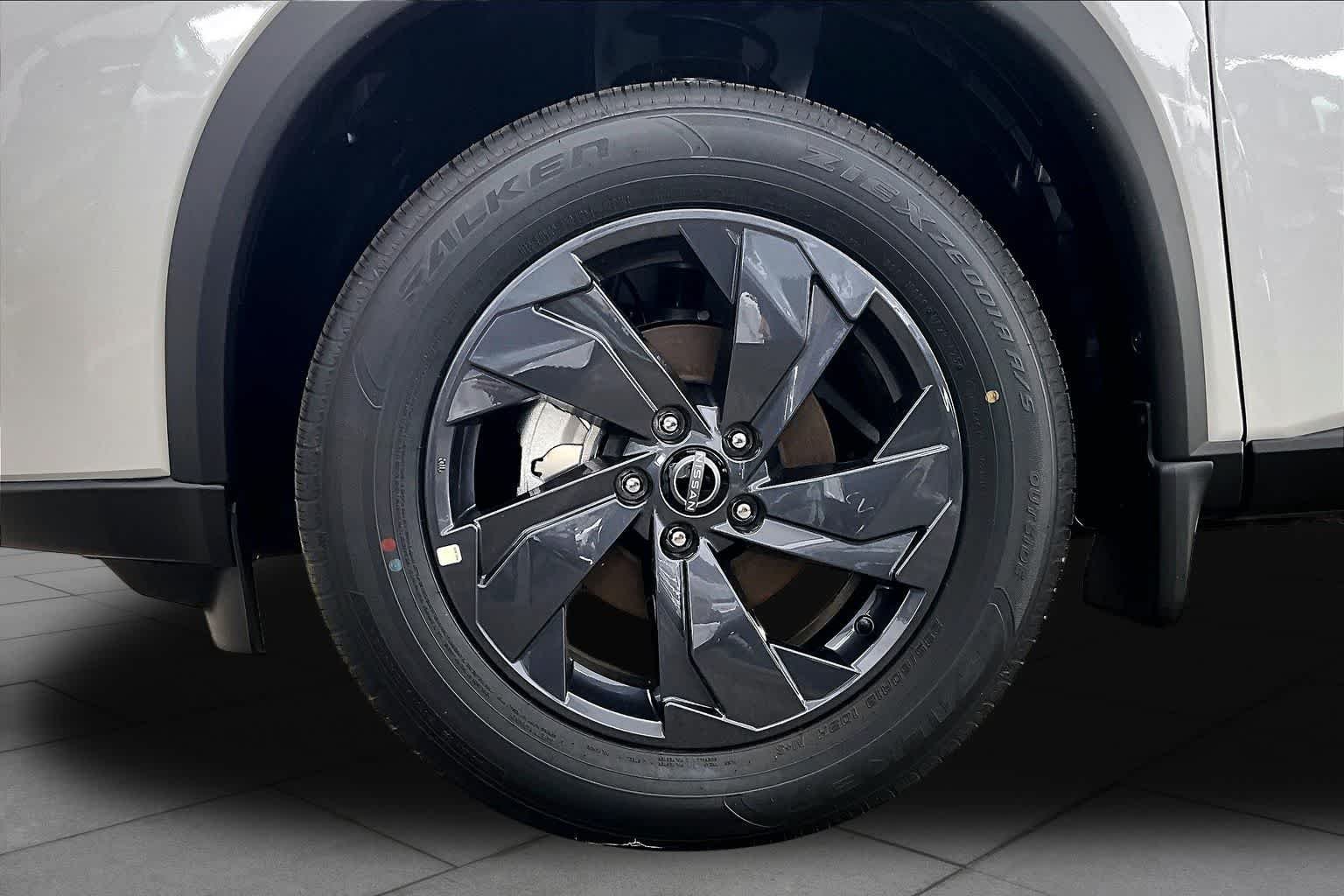 New 2026 Everest White Pearl TriCoat Nissan SV image 9