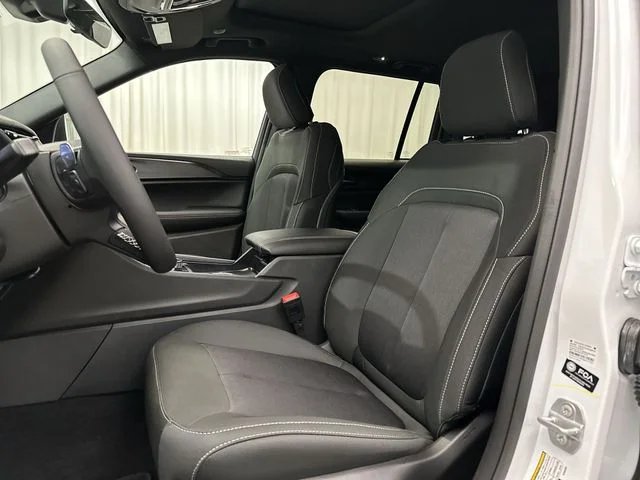 New 2027 Bright White Clearcoat Jeep Laredo X image 15
