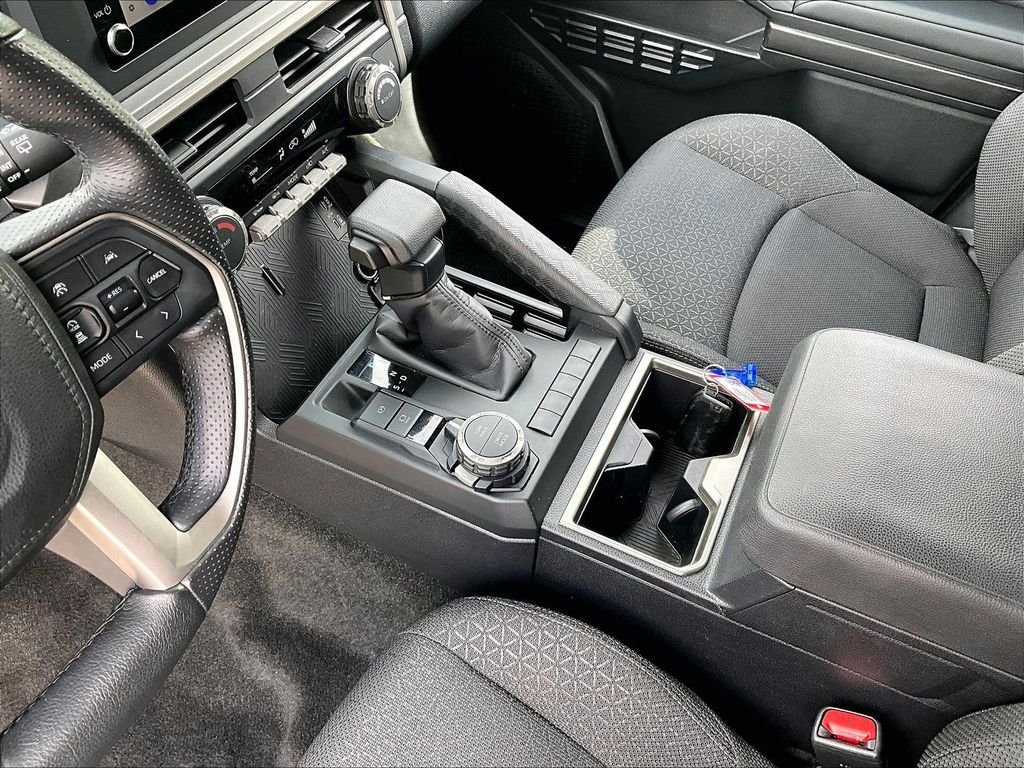 Used 2025  Toyota SR5 image 20