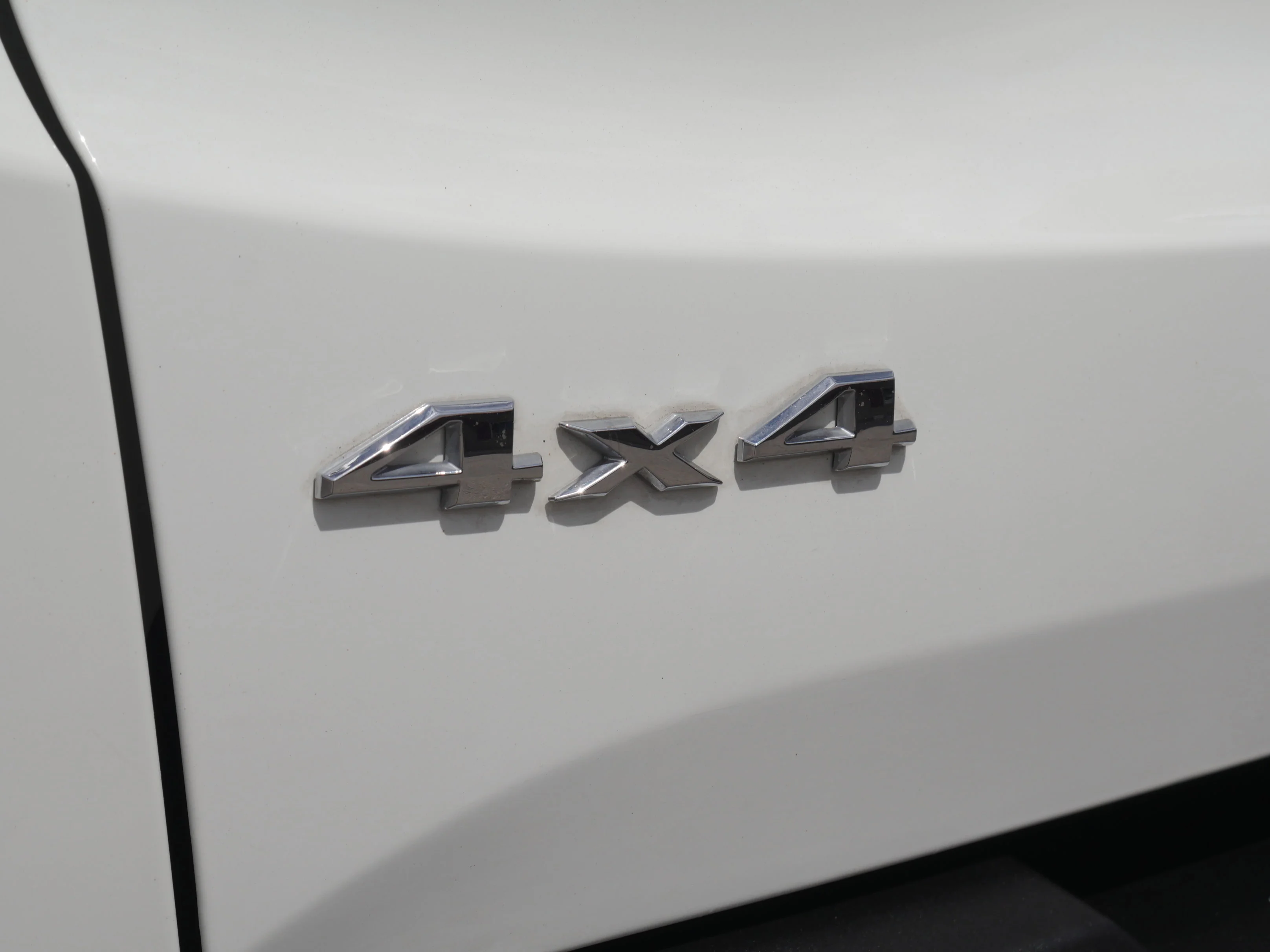 Used 2017 Alpine White Jeep Latitude image 19