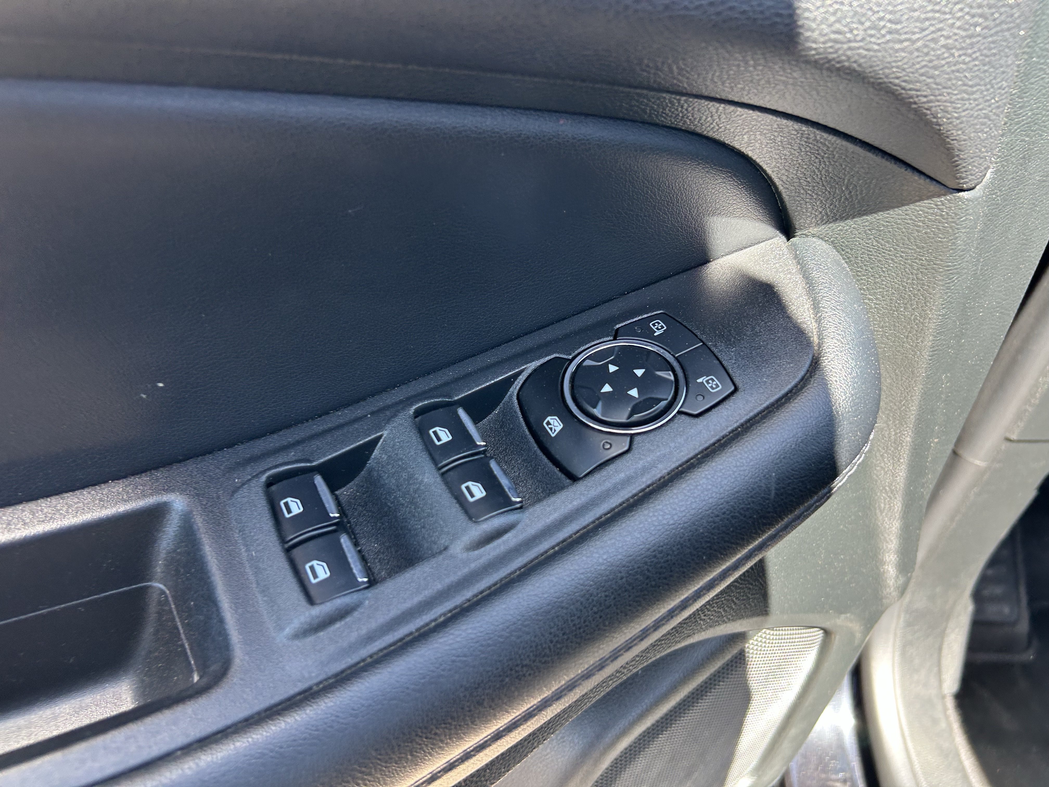 2023 Ford Edge SE - Photo 29