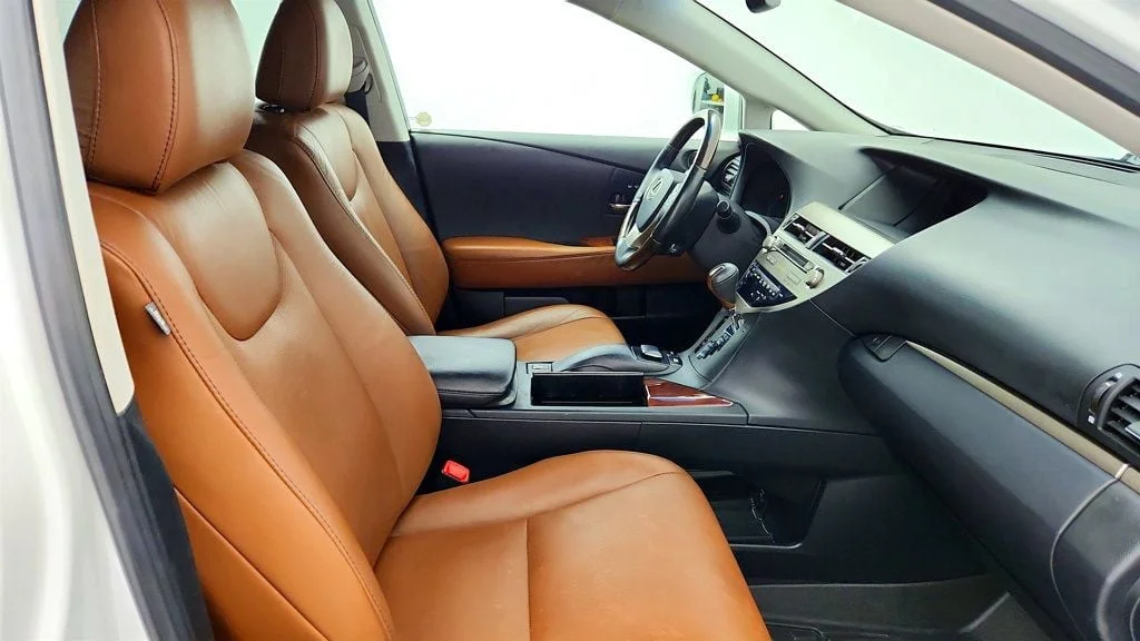 Used 2013 Starfire Pearl Lexus AWD 4dr w/ Navigation, Blind Spot Monitor & Heated/Cooled Seats image 26