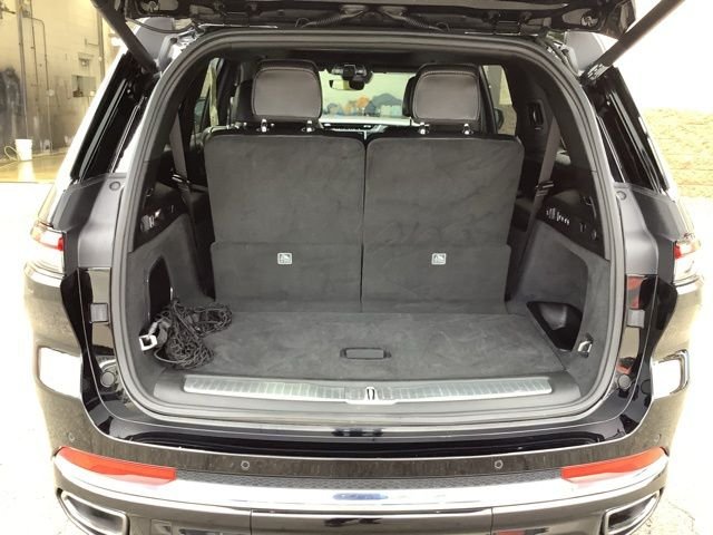 Used 2023 Diamond Black Jeep Overland image 21