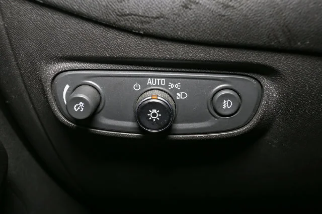 Used 2020 Red Chevrolet Premier image 34