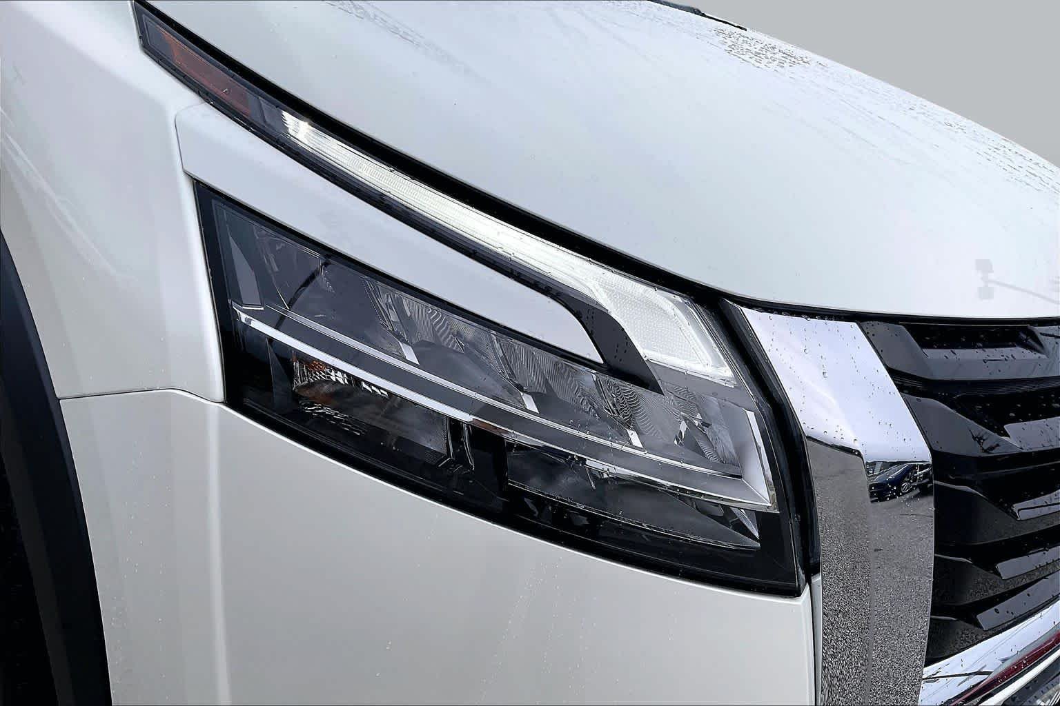 Used 2023 Super Black Nissan Platinum image 26