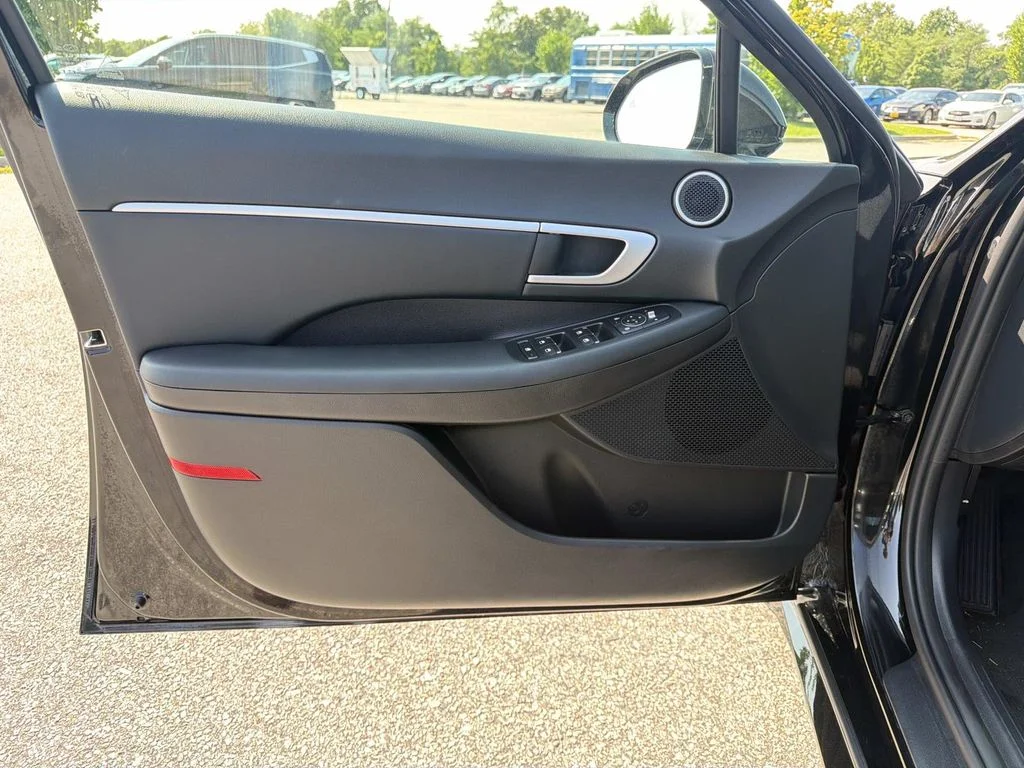 Used 2026 Black Hyundai SEL Sport image 14