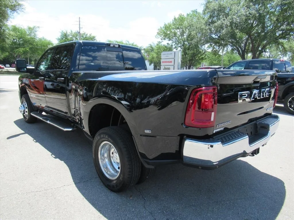New 2026 Diamond Black Crystal Pearl-Coat Exterior Paint RAM Big Horn image 5