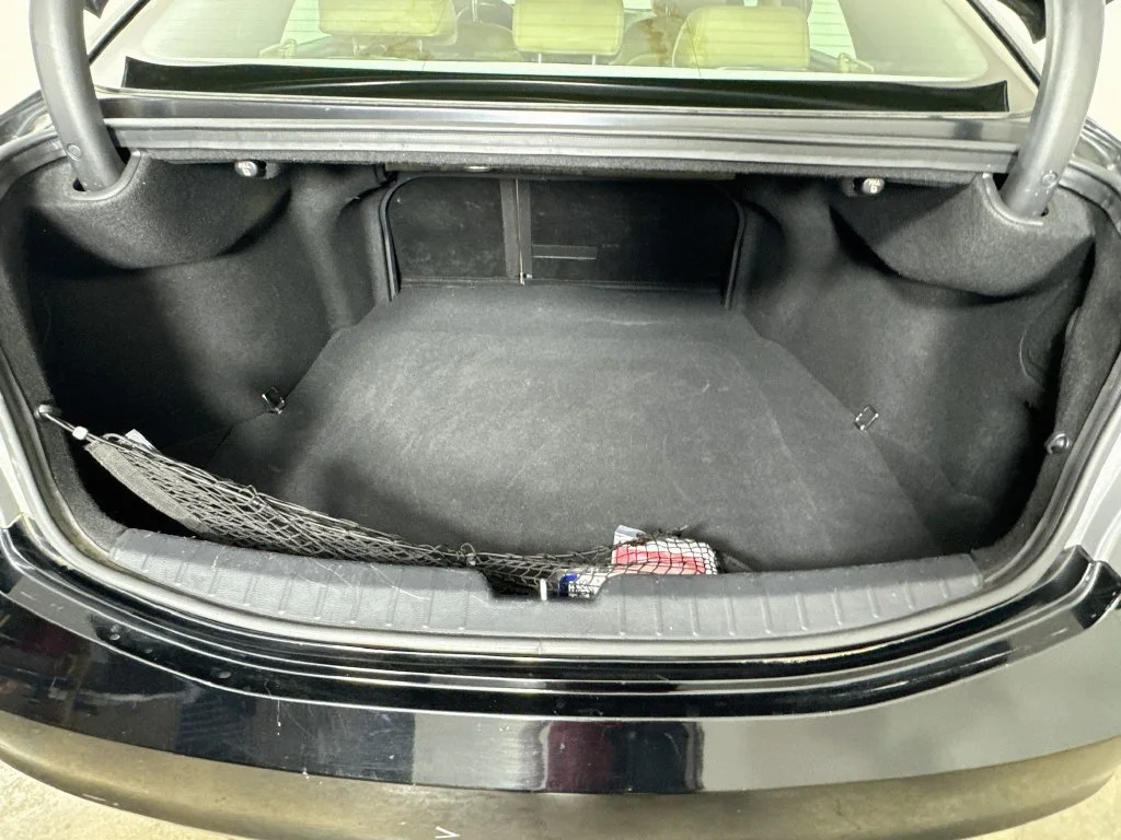 Used 2016 Black Hyundai Base image 31