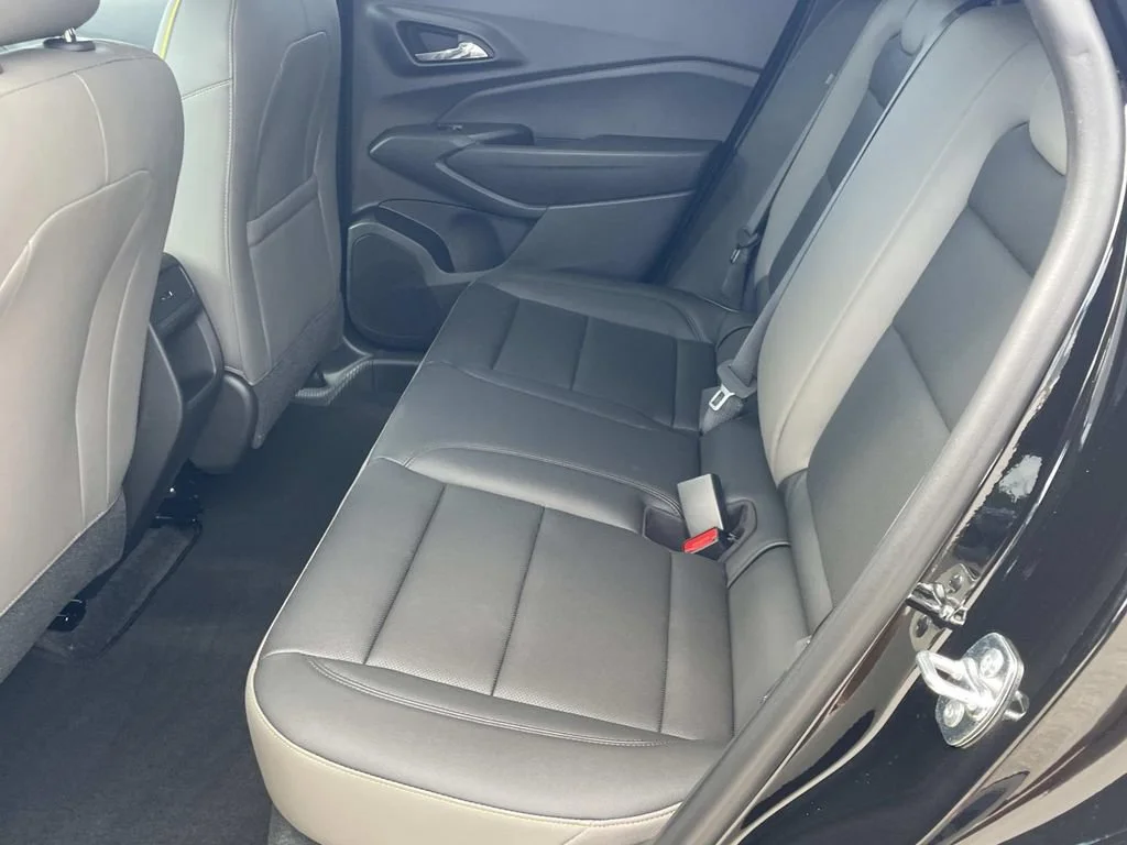 New 2026 Mosaic Black Metallic Chevrolet ACTIV image 9