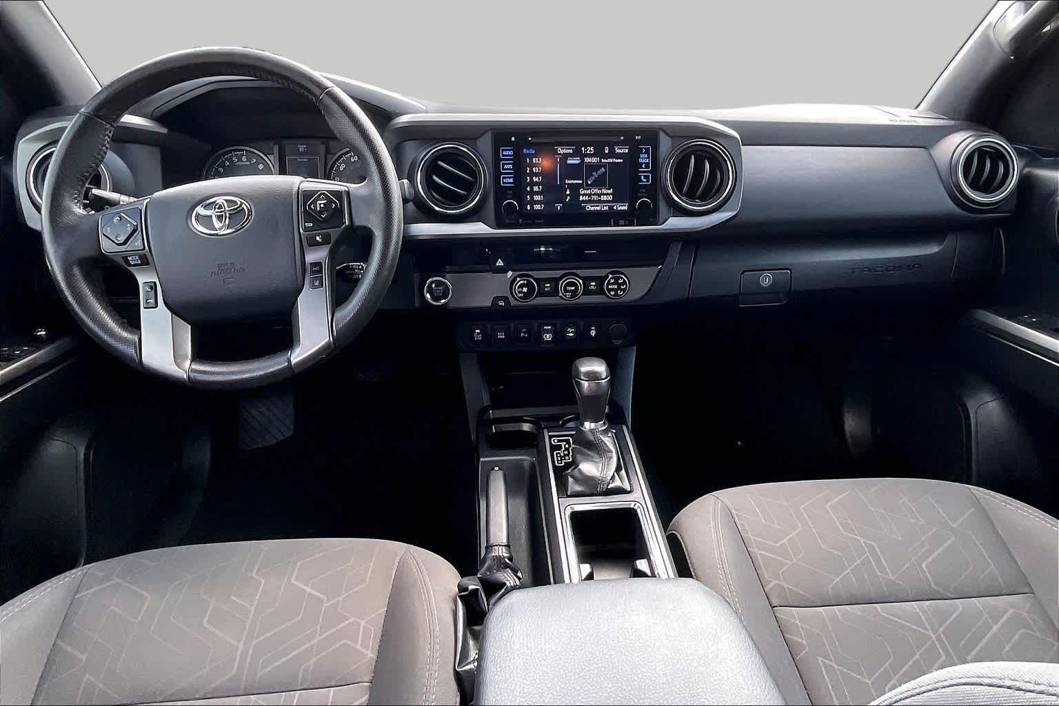 Used 2018  Toyota SR5 image 14