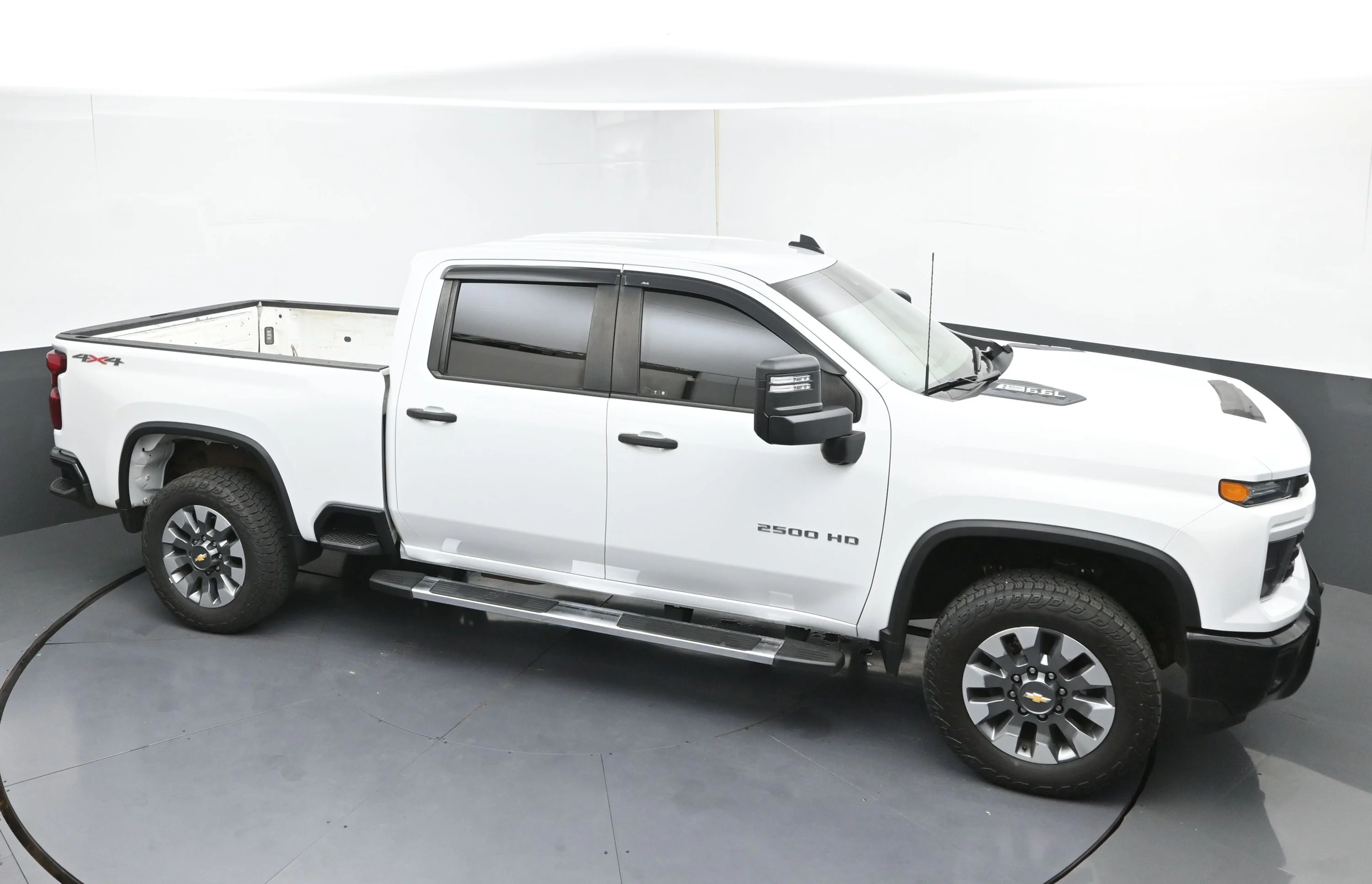 Used 2024 Summit White Chevrolet Custom image 17