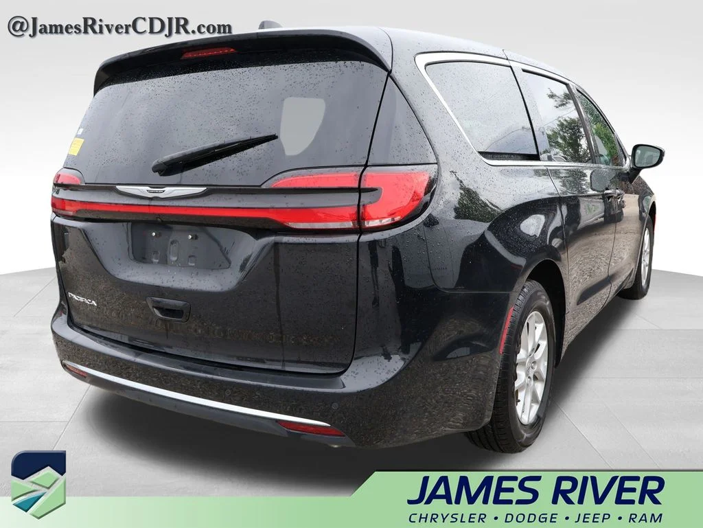 Used 2025 Black Chrysler Select image 12