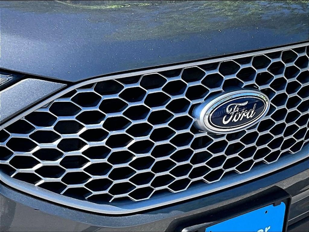 Used 2023 Gray Ford SEL image 31