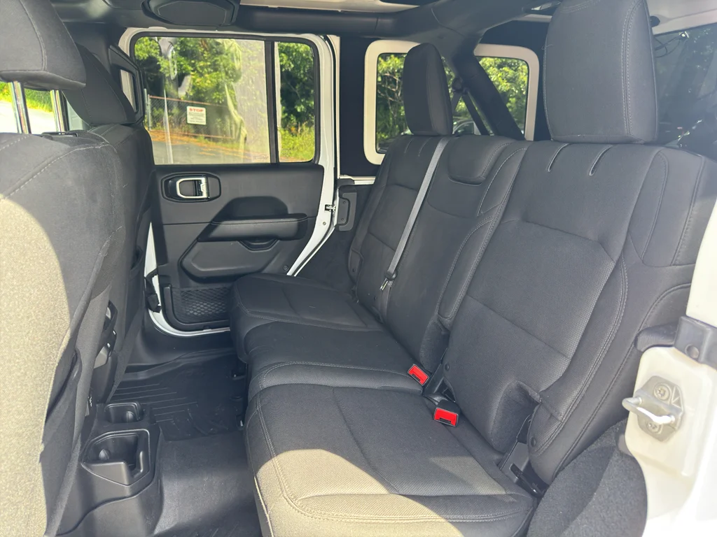 Used 2019 Bright White Clearcoat Jeep Sahara image 39