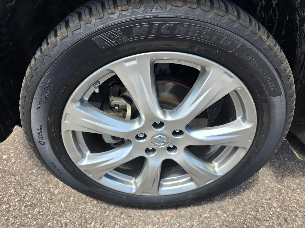 Used 2014 Tinted Bronze Metallic Nissan LE image 9