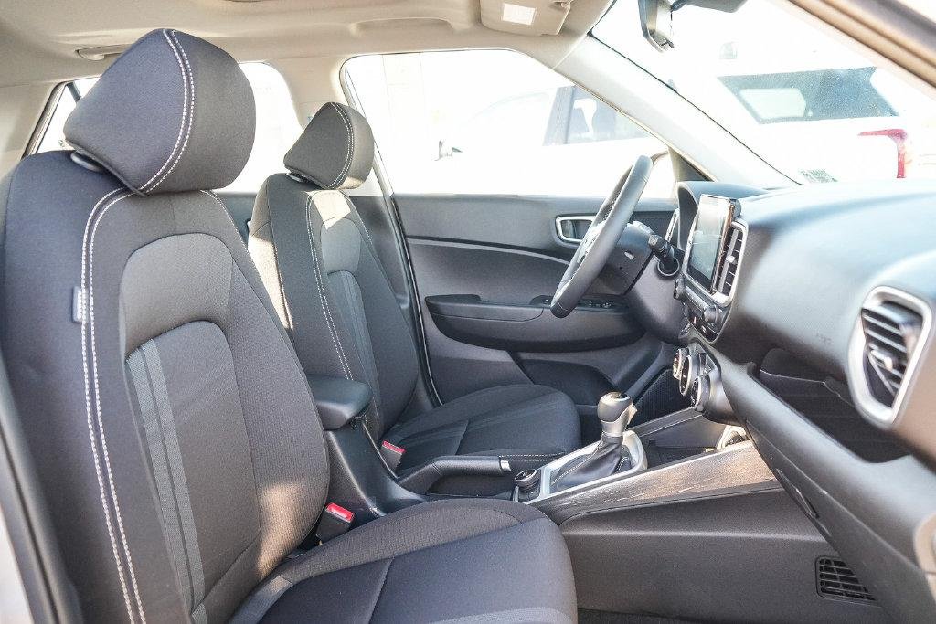 New 2026 Shimmering Silver Hyundai SEL image 18