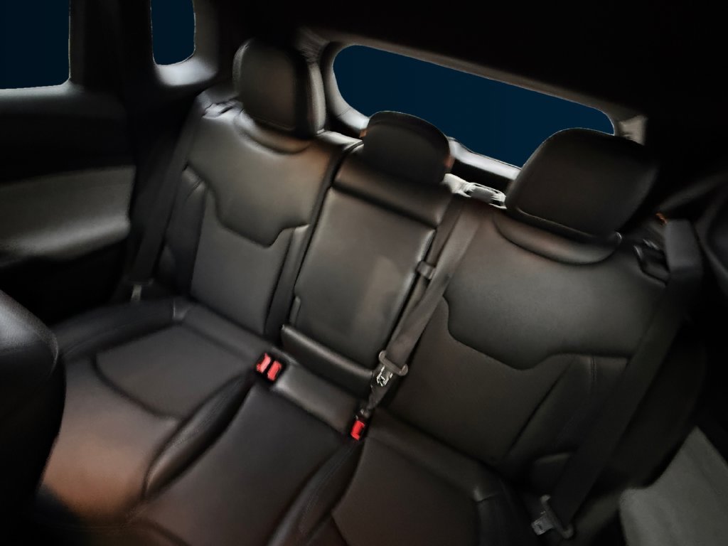 Used 2024 White Jeep Latitude image 16