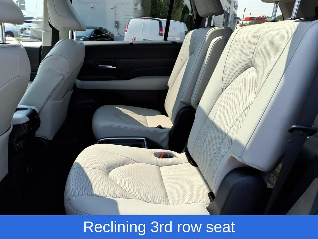 Used 2025  Toyota Limited image 25
