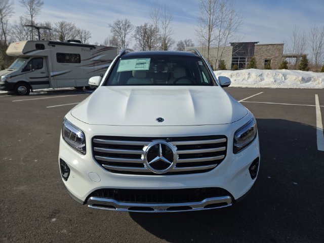 New 2026 Polar White Mercedes-Benz GLB250 image 7