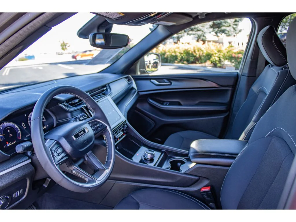 Used 2024 Baltic Gray Metallic Clearcoat Jeep Laredo X image 29