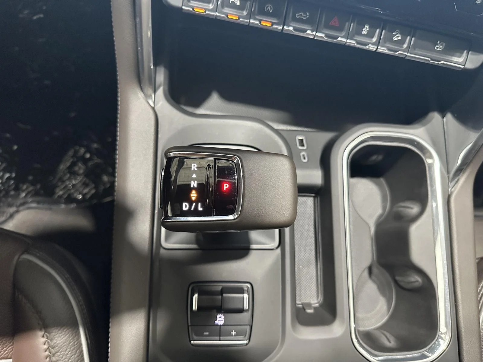 Used 2024 White Frost Tricoat GMC Denali image 15