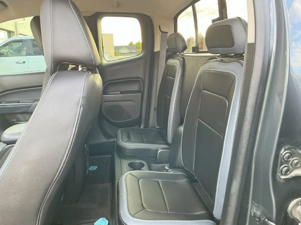 Used 2017 CYBER GRAY METALLIC Chevrolet 4WD Z71 image 27