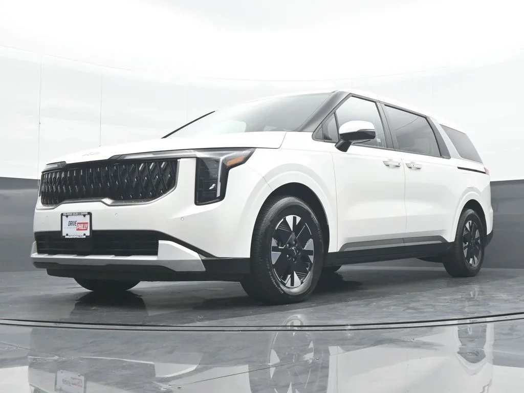 Used 2026 White Kia LXS image 28