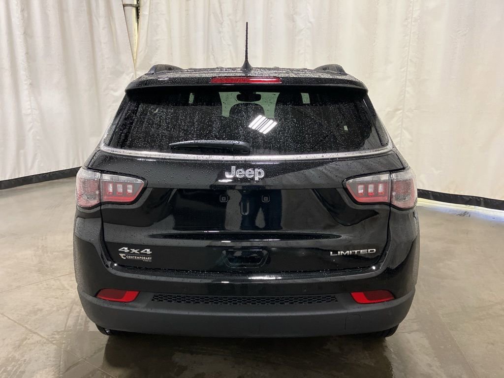 New 2026 Diamond Black Crystal Pearl-Coat Exterior Paint Jeep Limited image 18