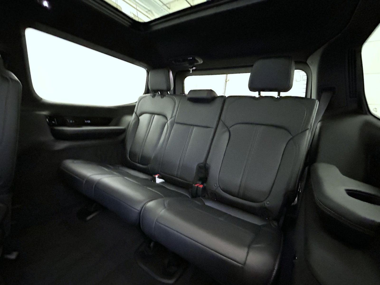 New 2026 High Gloss Black Exterior Paint Jeep Summit Obsidian image 21