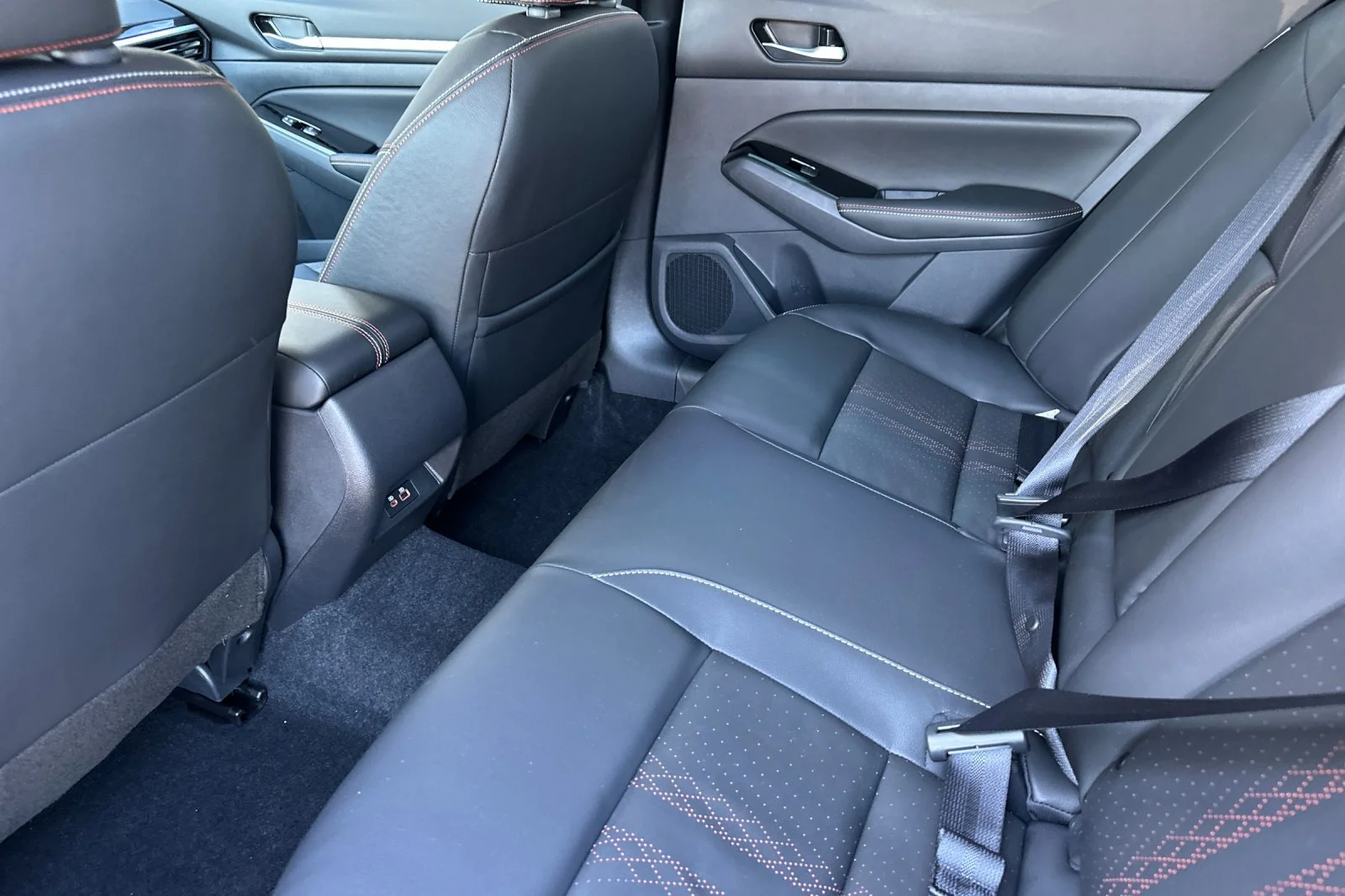 2025 Nissan Altima SR - Photo 12