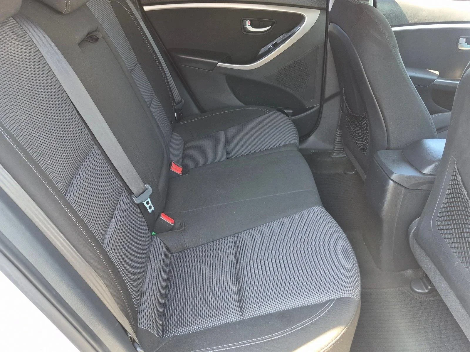 Used 2014 Shimmering Silver Hyundai  image 17