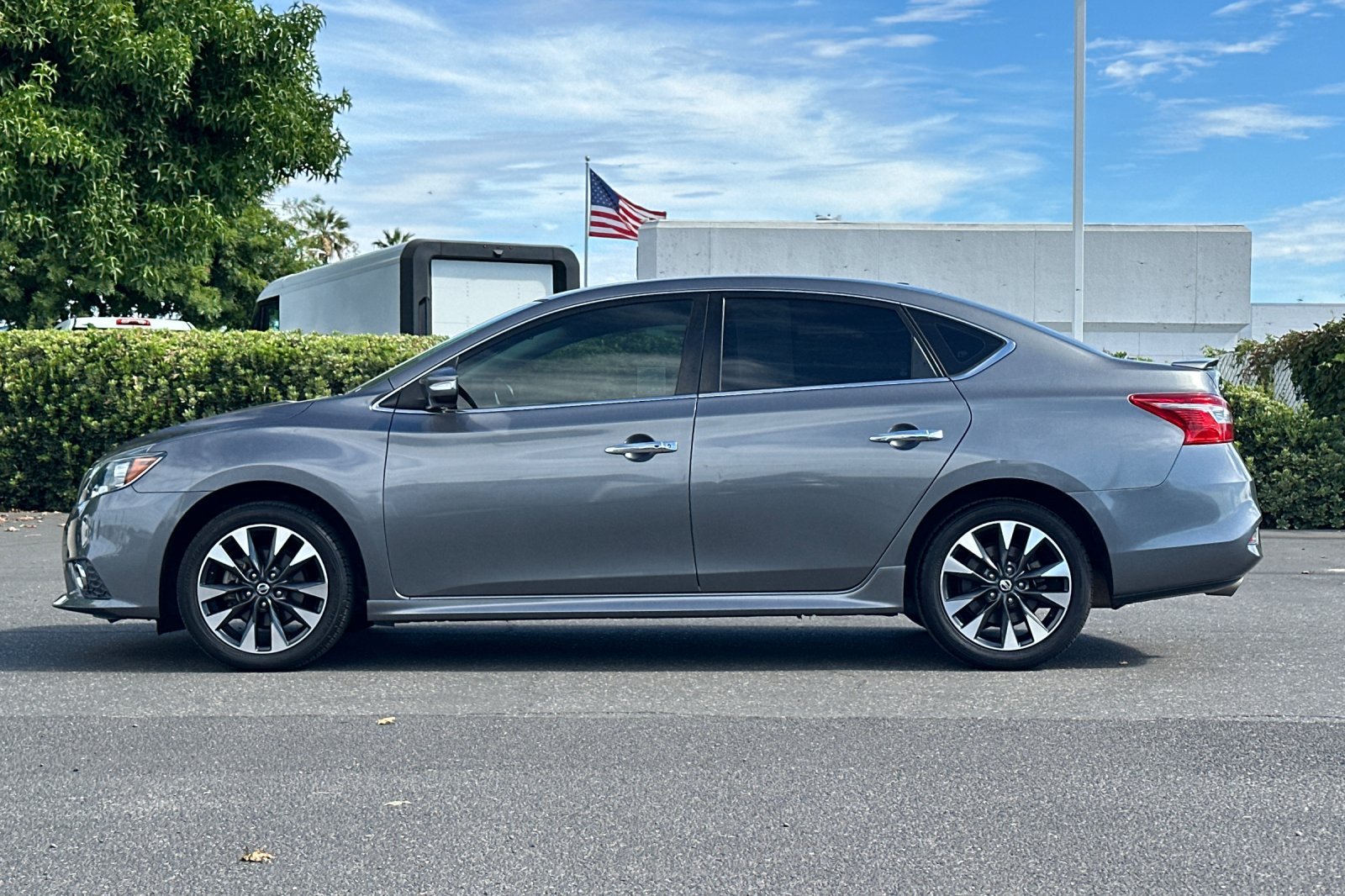 Certified Used 2019 Gun Metallic Nissan SR image 7