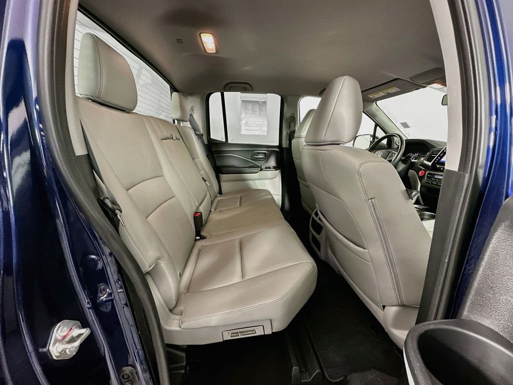 Used 2018 Obsidian Blue Pearl Honda RTL-T image 29