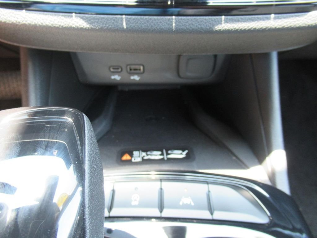Used 2024 White Buick Avenir image 28