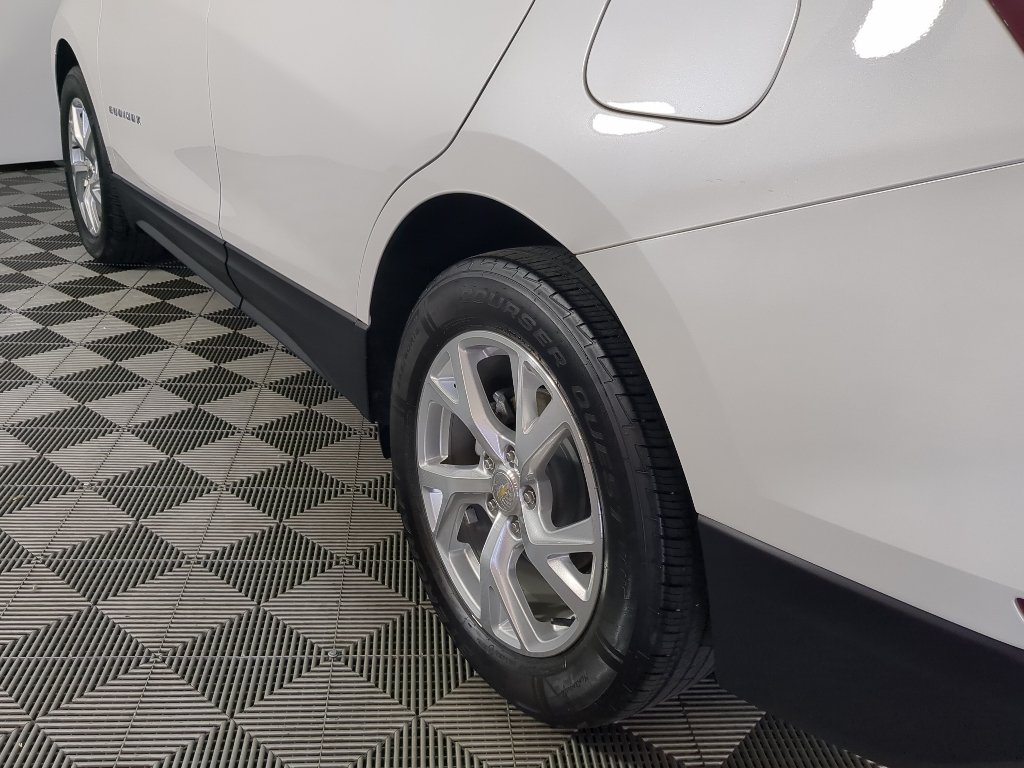 Used 2020 Iridescent Pearl Tricoat Chevrolet Premier image 6