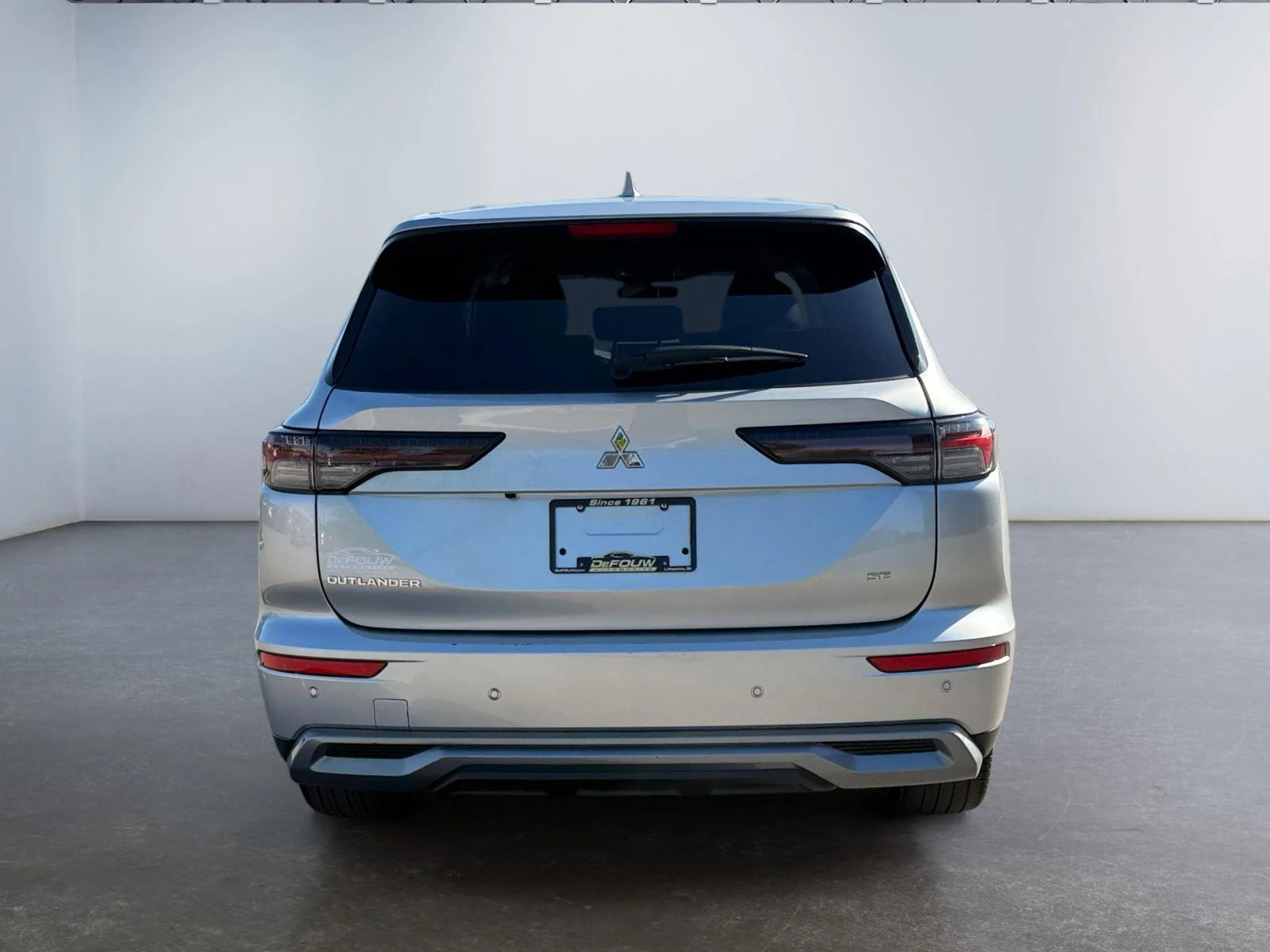 Used 2025 Alloy Silver Metallic Mitsubishi SE image 4