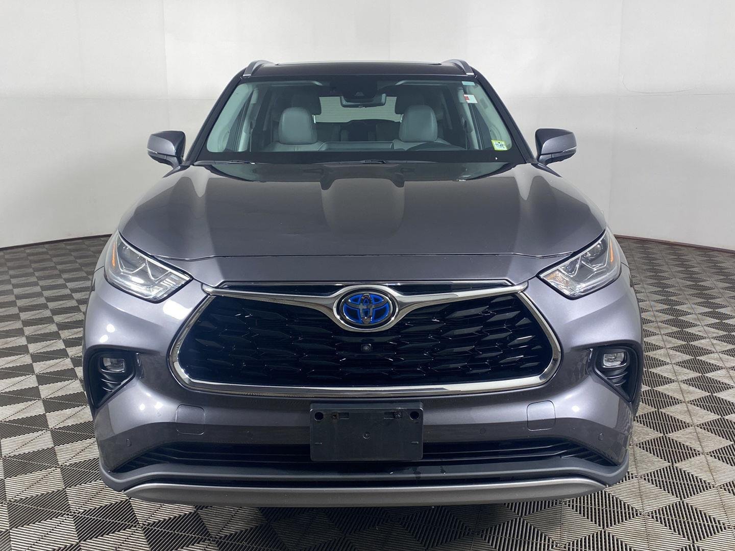 Used 2022 Magnetic Gray Metallic Toyota Platinum image 26