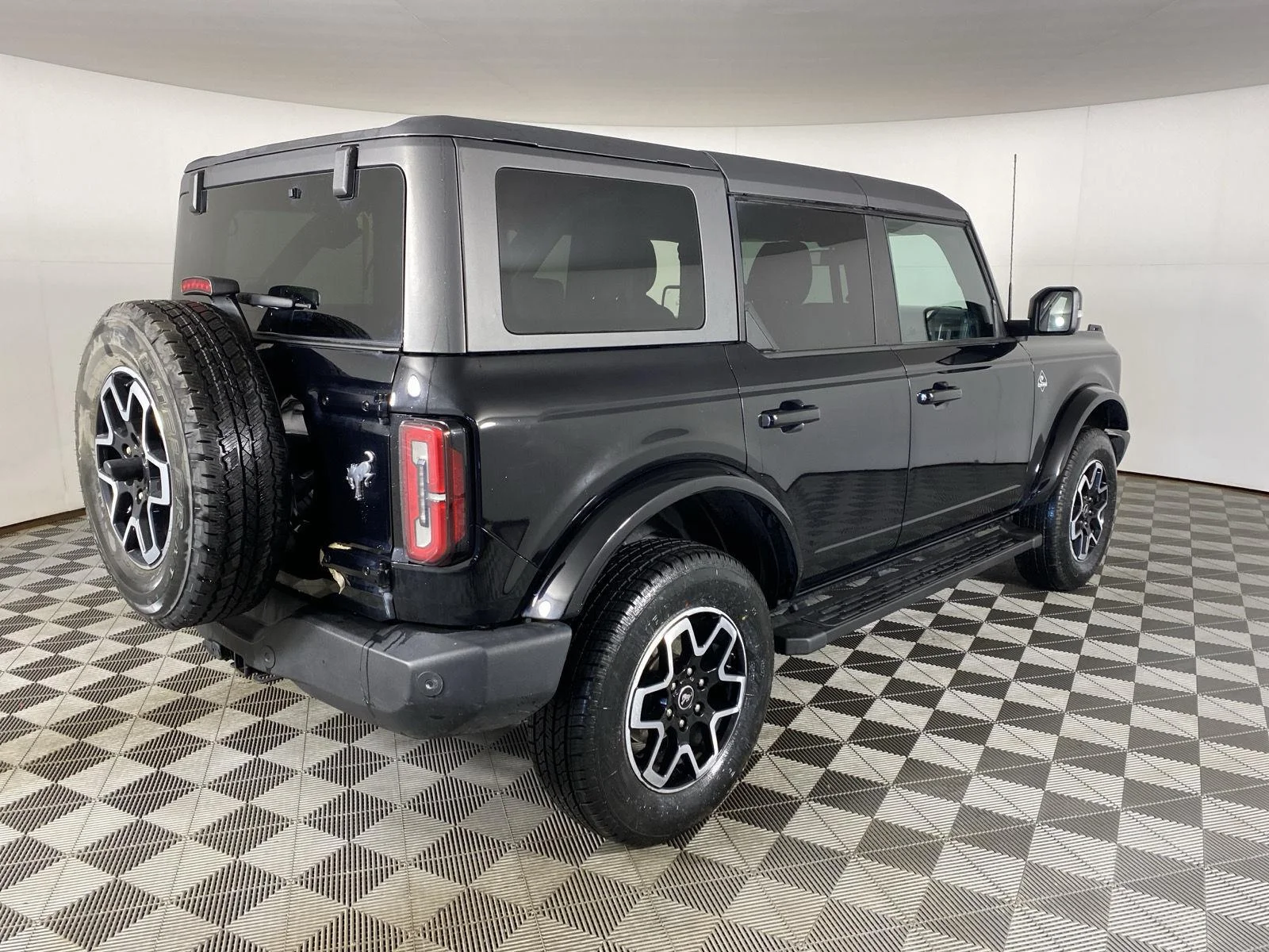 Used 2022 Shadow Black Ford Outer Banks Advanced image 17