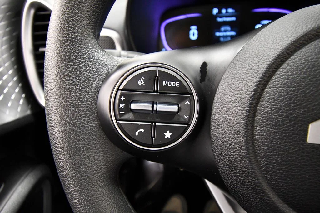 Certified Used 2025  Kia LX image 19