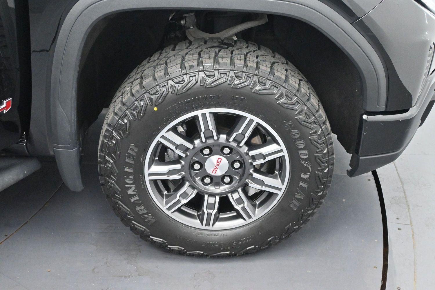 Used 2024 Onyx Black GMC AT4 image 36