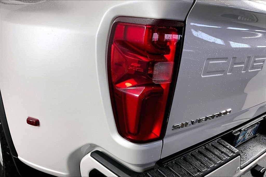Used 2021 White Chevrolet High Country image 23