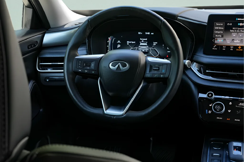 Used 2024 White INFINITI LUXE image 19