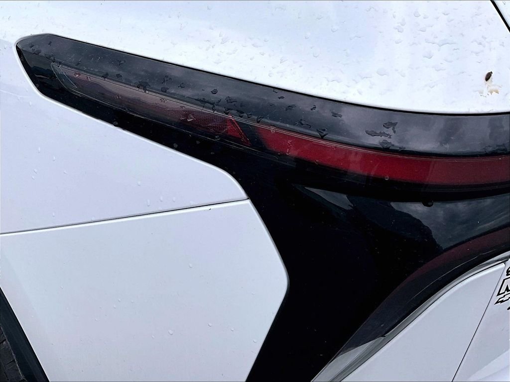 Used 2024 Summit White Chevrolet  image 33