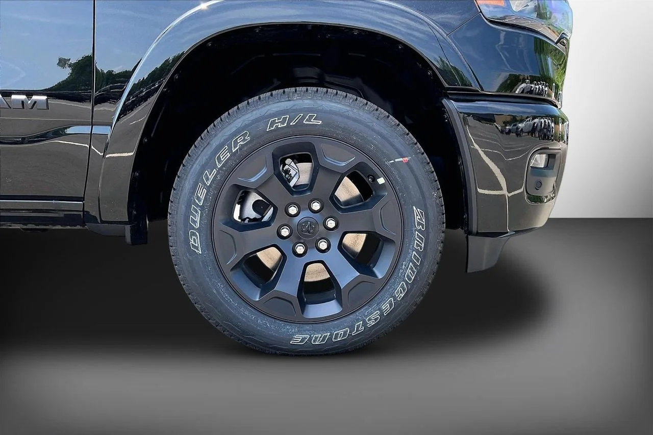 New 2026 Diamond Black Crystal Pearlcoat RAM Big Horn/Lone Star image 32
