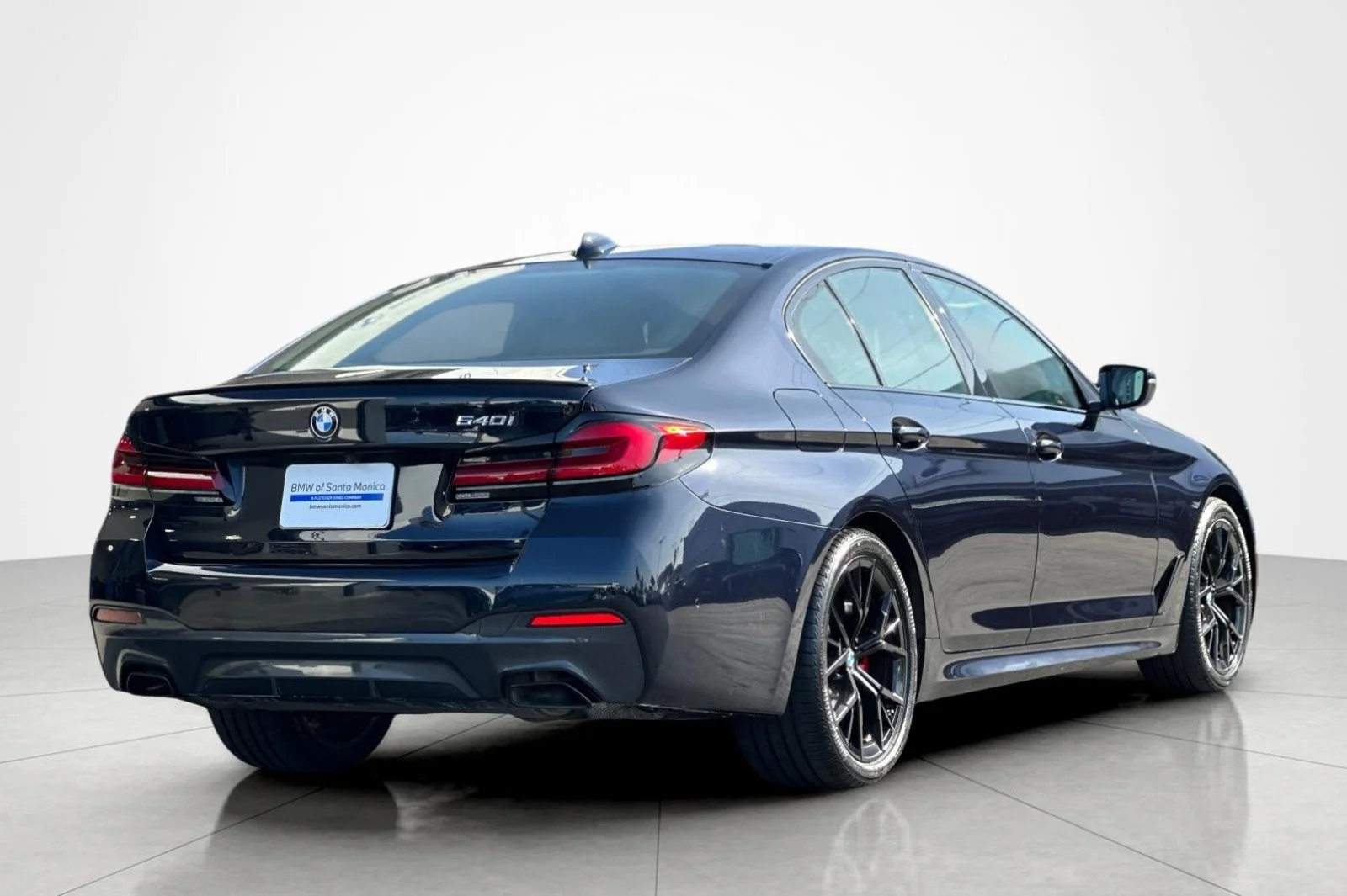 Used 2023 Carbon Black Metallic BMW 540i image 5